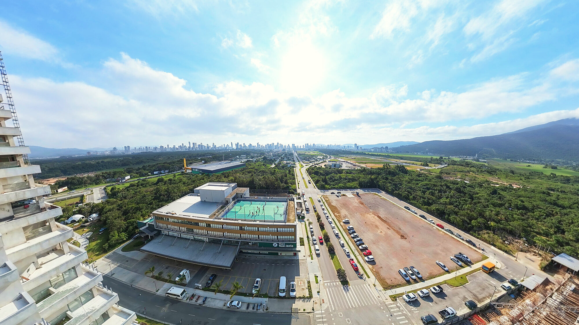 Colégio Bom Jesus, com a quadra no terraço, em setembro de 2026