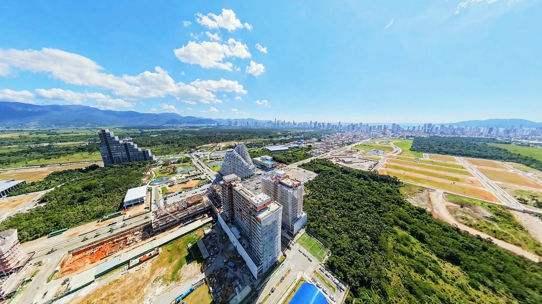 Vértice e Voz em obra, com o parque na frente · Vivapark Porto Belo