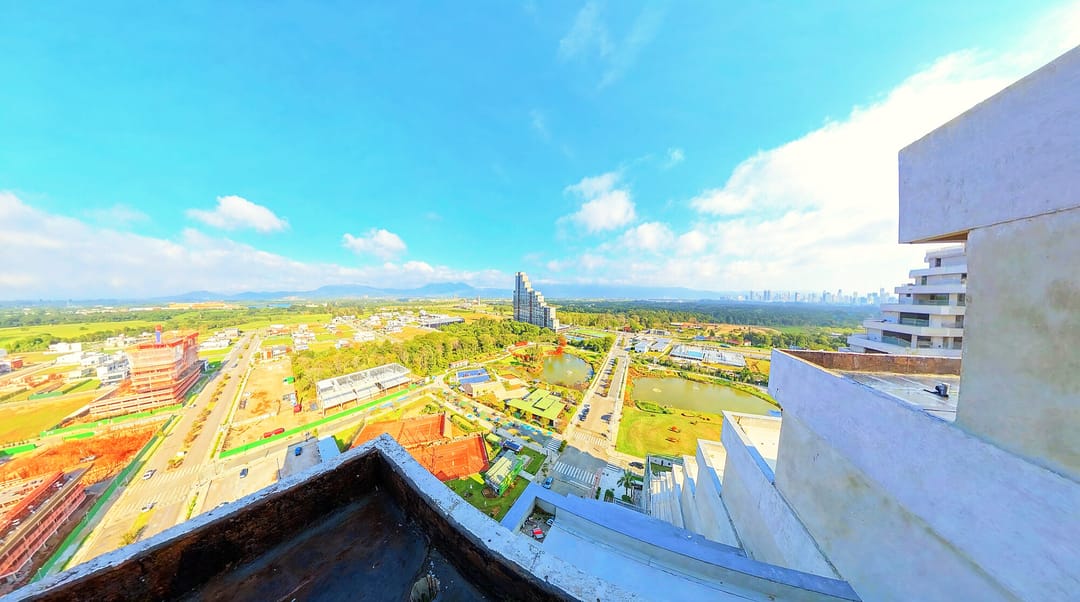 A vista do terraço do Vértice para o parque, os lagos e o Vista Jardins · Vivapark Porto Belo
