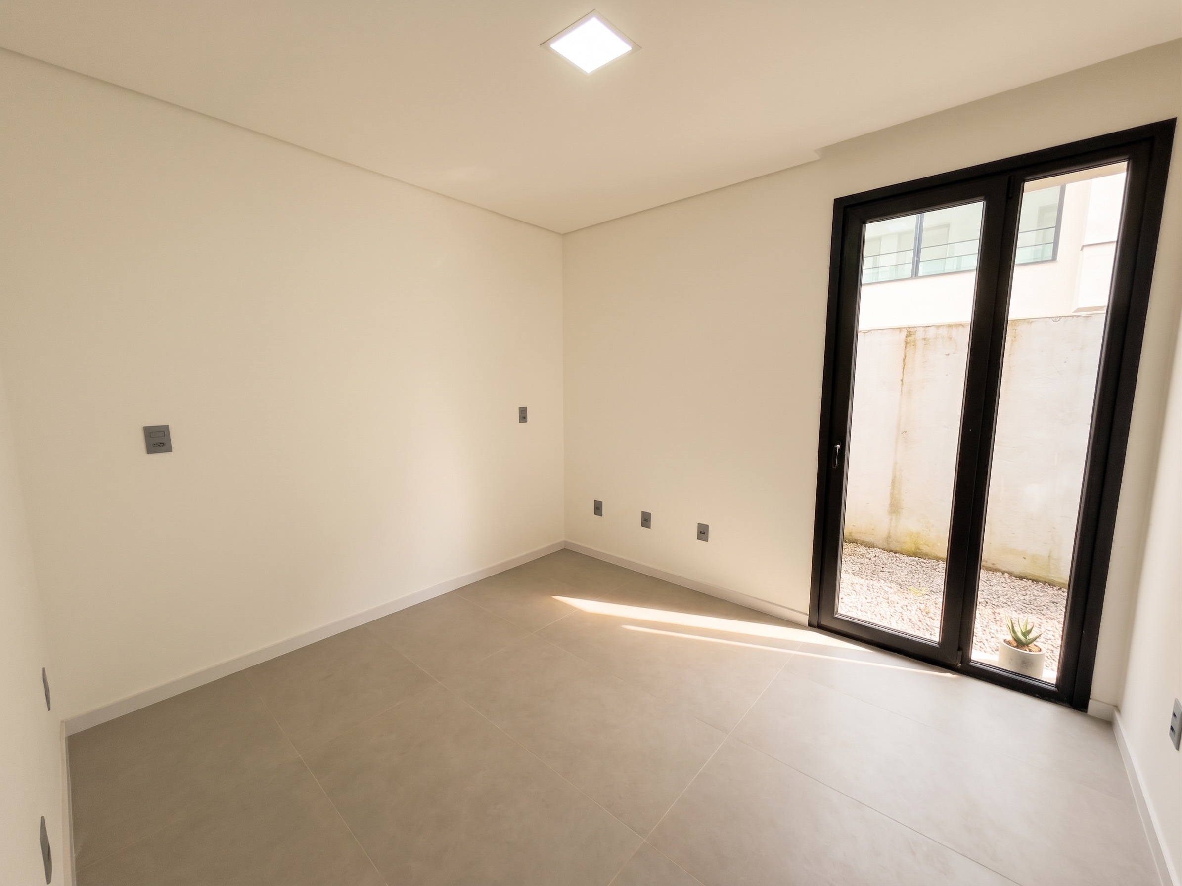Suite 02 - 2 · Reverse House · Vivapark Porto Belo