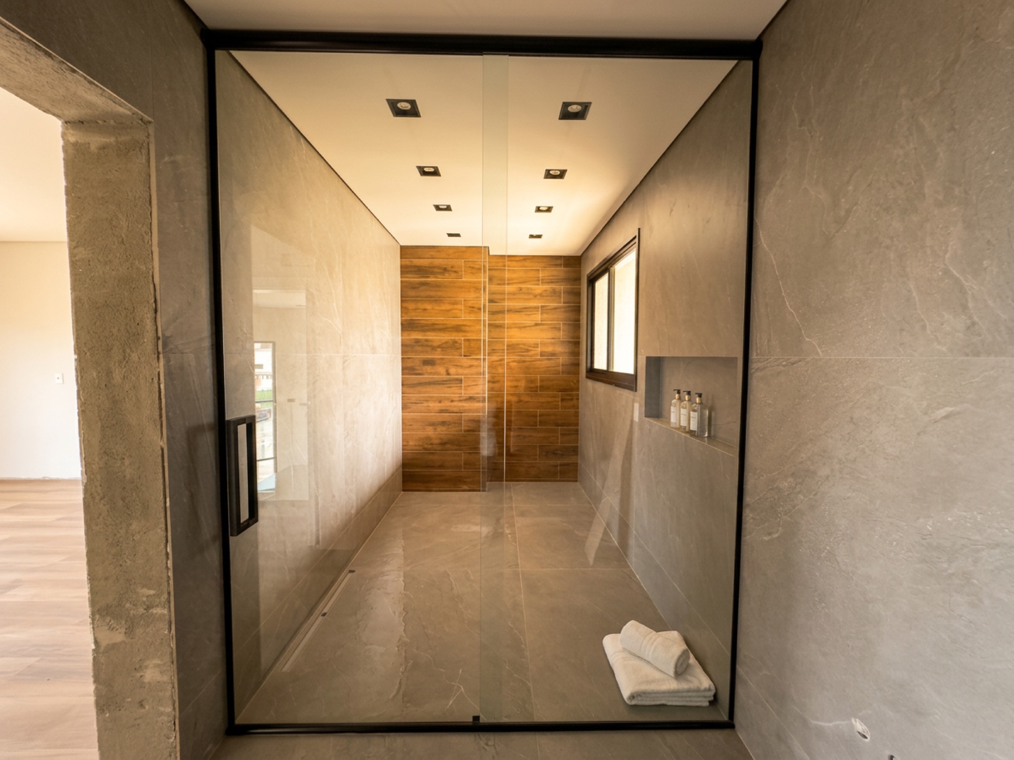 Suite 1 bathroom · Casa Riviera · Vivapark Porto Belo