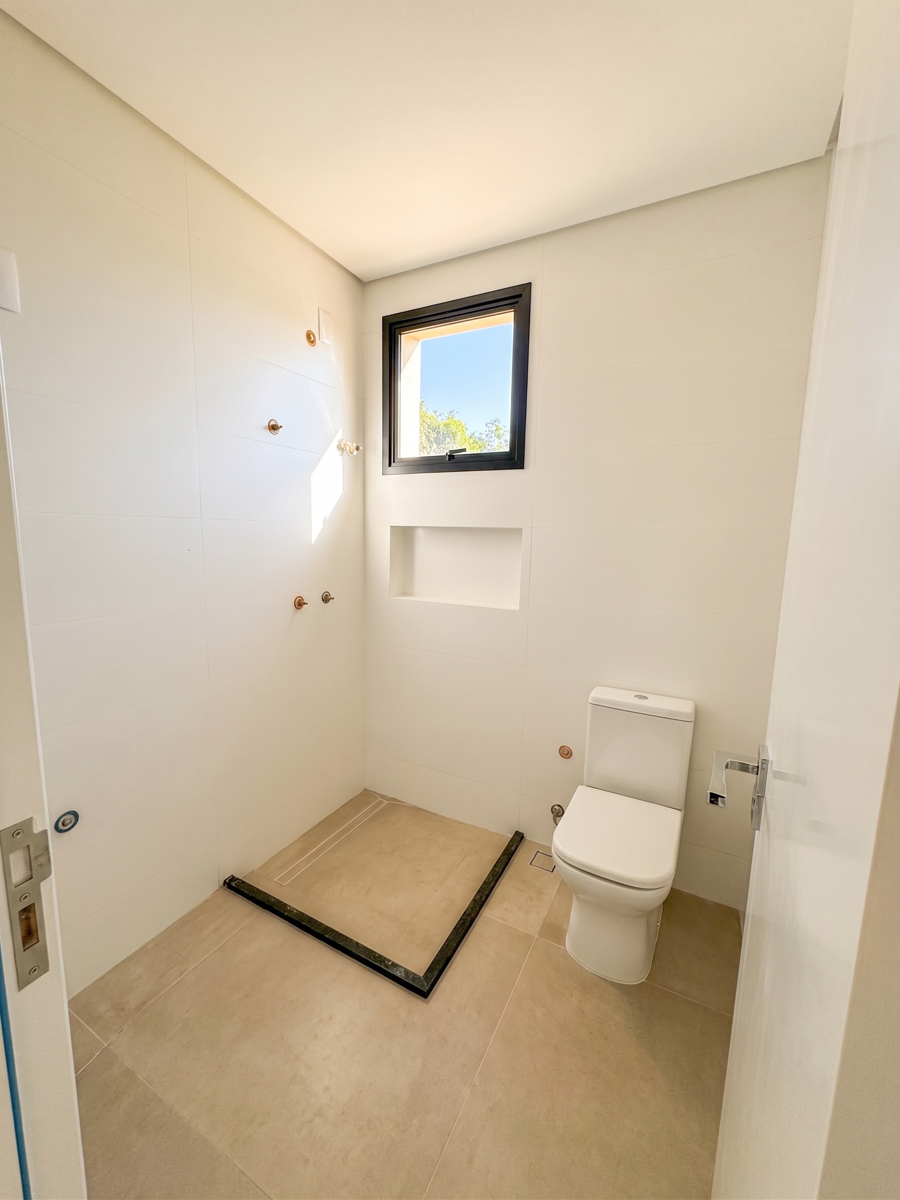 Suite 01 bathroom · Casa Majestic · Vivapark Porto Belo