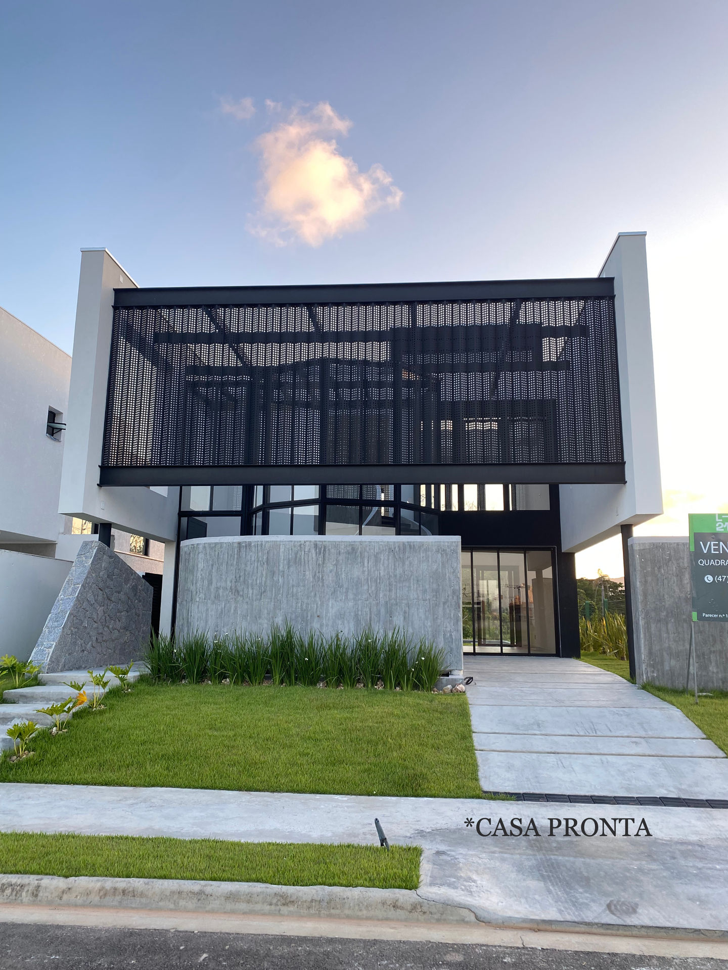 Casa Reverse House