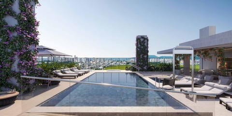 Piscina externa no rooftop, com vista para o bairro · Ventura · Vivapark Porto Belo