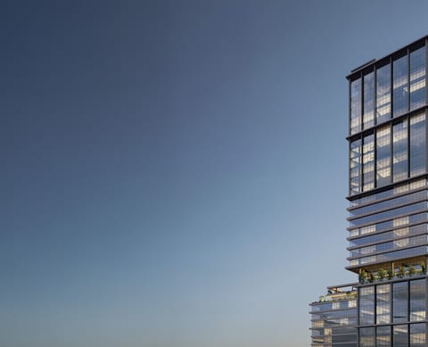 Fachada — volumes escalonados contra o céu · Veccel · Vivapark Porto Belo