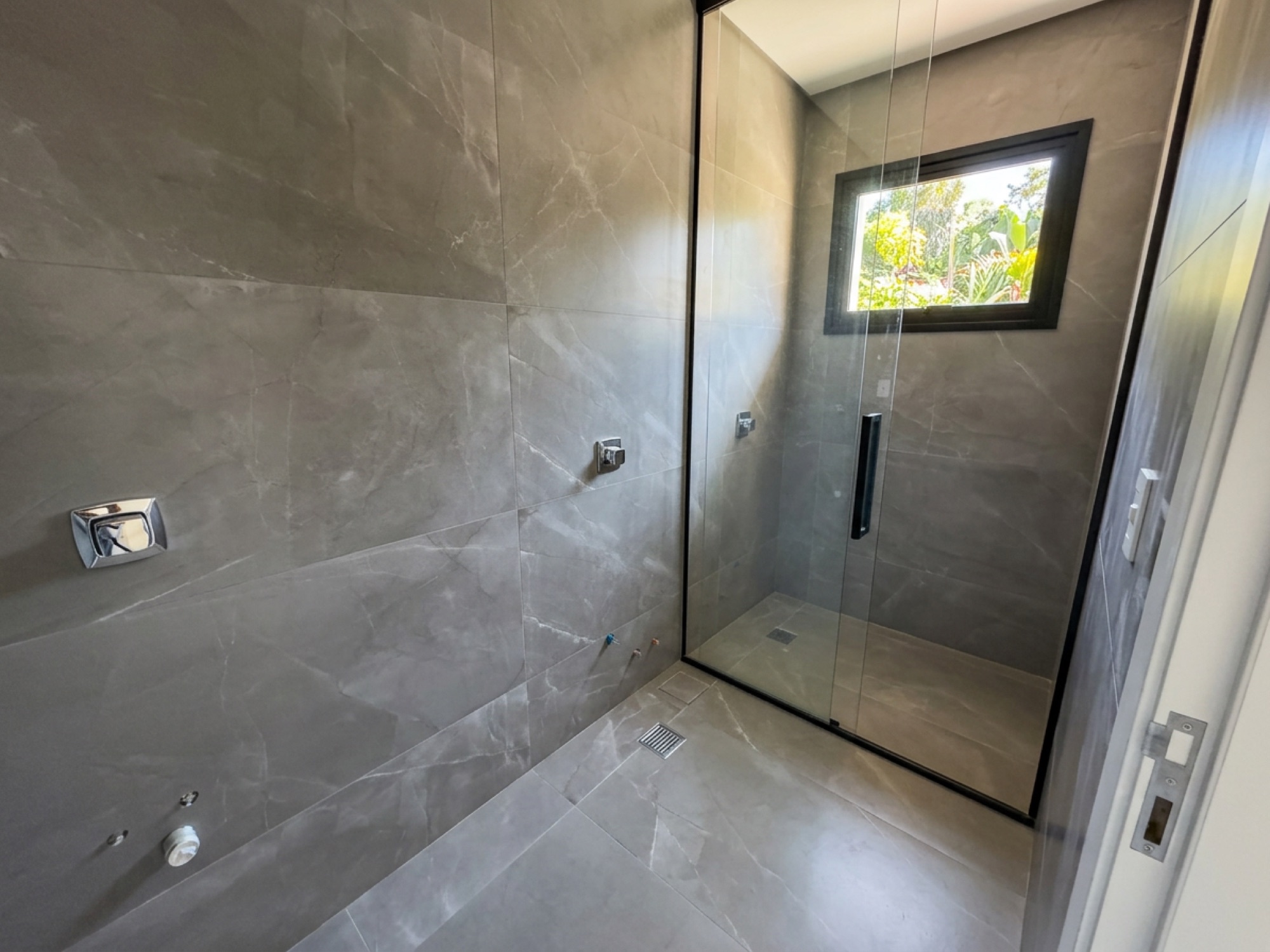 Suite 3 bathroom · Casa Riviera · Vivapark Porto Belo