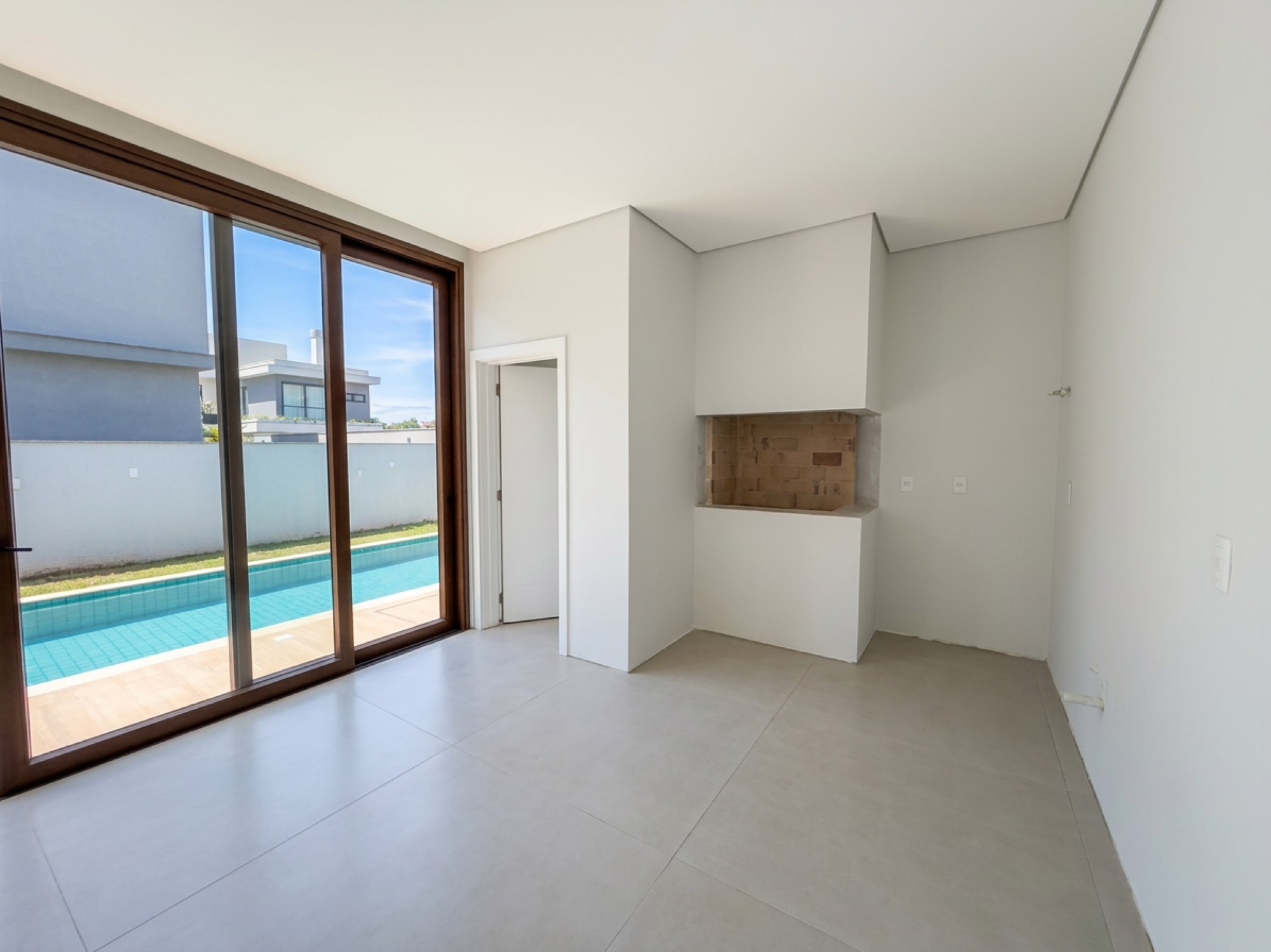 Living room with fireplace · House Q08 L14 · Vivapark Porto Belo
