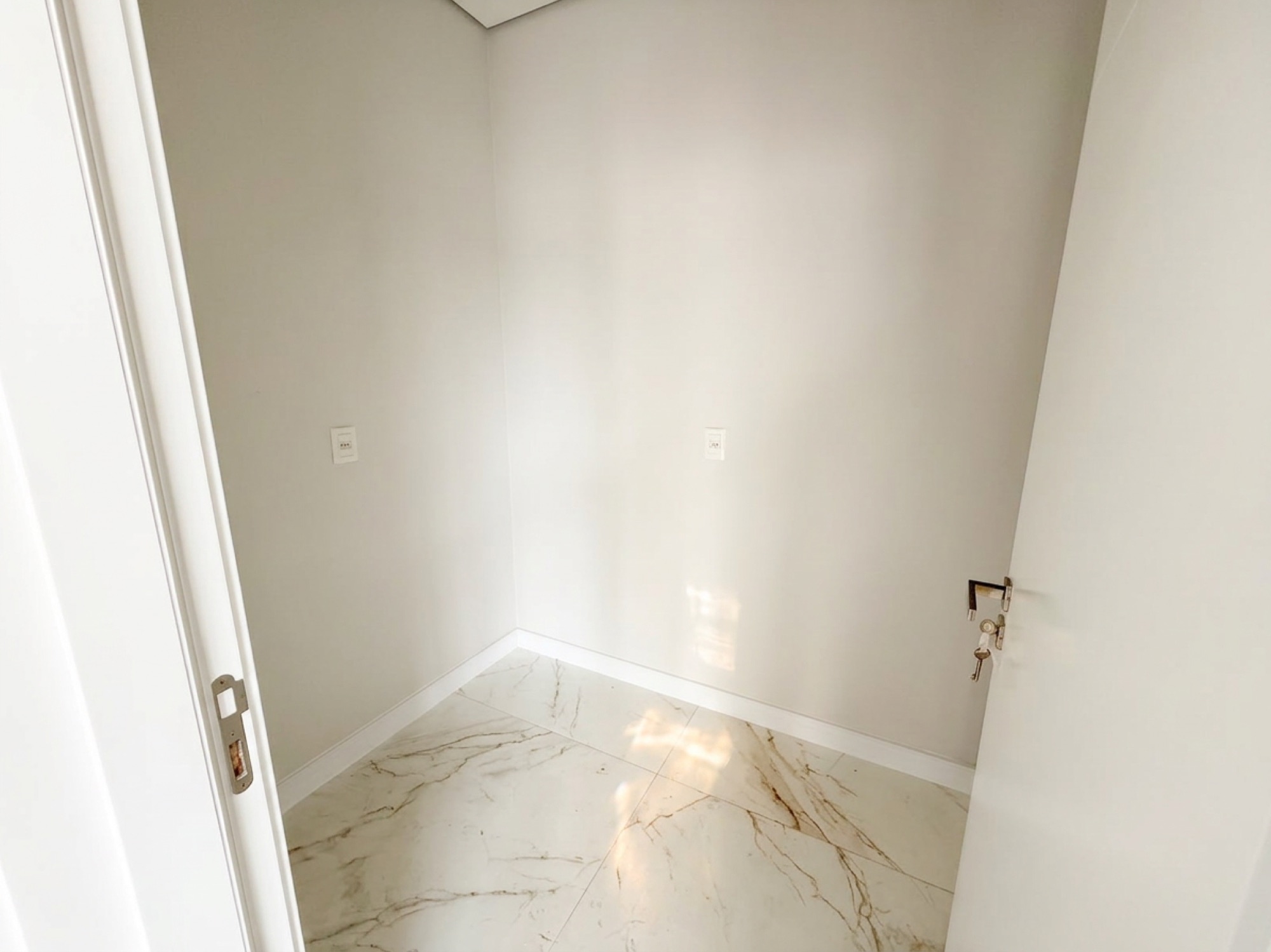 Master suite closet · House Q29 L04 · Vivapark Porto Belo